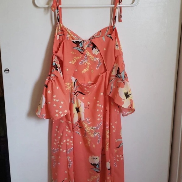 OU Cold Shoulder Flutter Sleeve Dreess - Picture 4 of 4